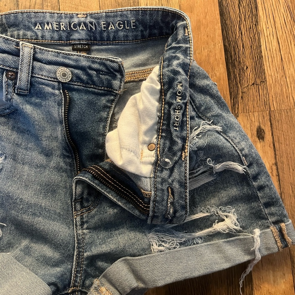 American Eagle Outfitters Women's Ripped Blue Size 2 Jean Mom Shorts - Picture 3 of 6